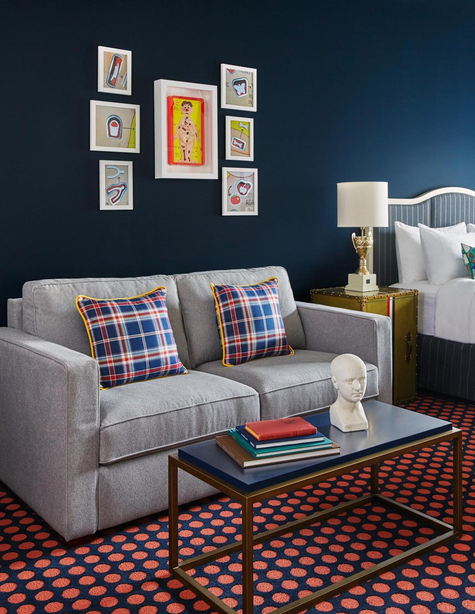 King Junior Suite with Sofa Bed - Doc Knight